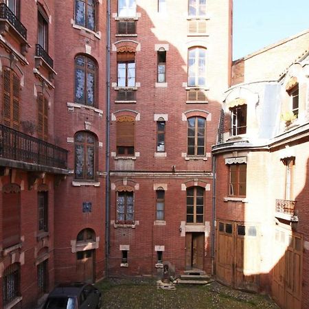 Toulouse - Alsace Lorraine - Languedoc-Place Du Salin-Museum Histoire Naturelle- Jardin Des Plantes-Musee Augustins- Palais De Justice Station Metro Carmes Ligne B Εξωτερικό φωτογραφία