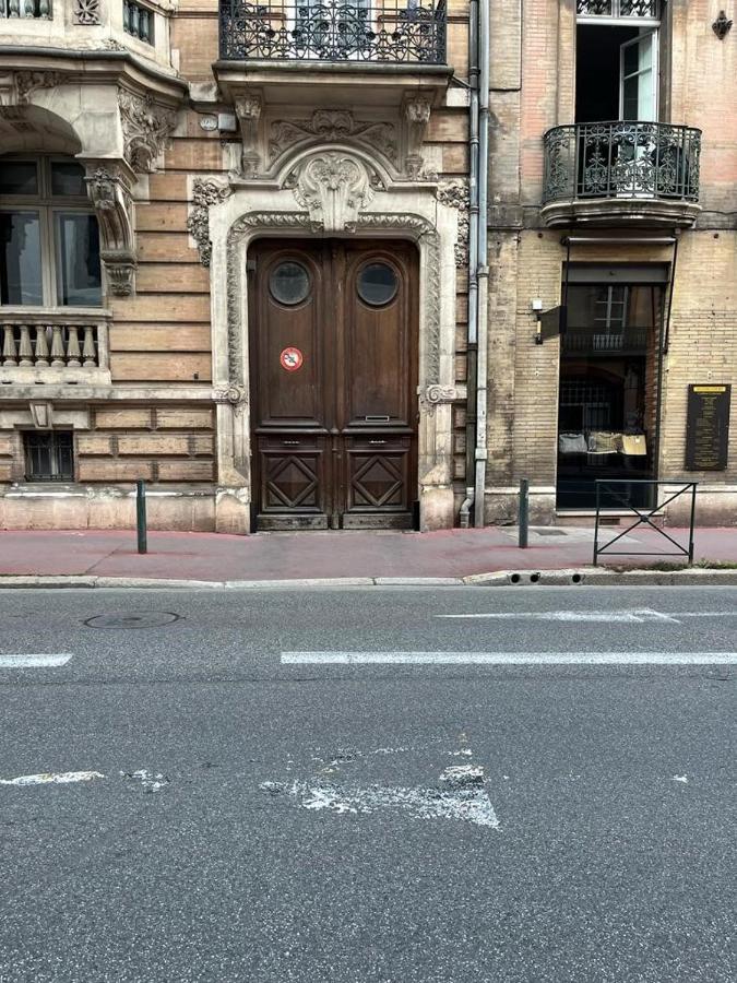 Toulouse - Alsace Lorraine - Languedoc-Place Du Salin-Museum Histoire Naturelle- Jardin Des Plantes-Musee Augustins- Palais De Justice Station Metro Carmes Ligne B Εξωτερικό φωτογραφία